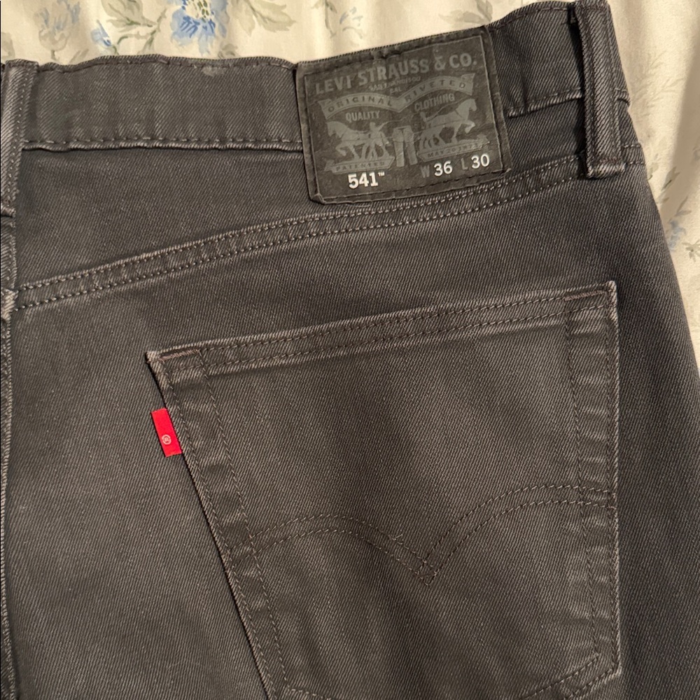 Levi's 541's 36x30 (stretch) - Picture 3 of 3
